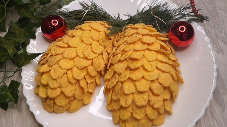 Новогодний салат шишки