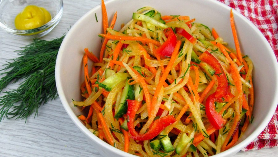 Салат из редьки дайкон с морковью