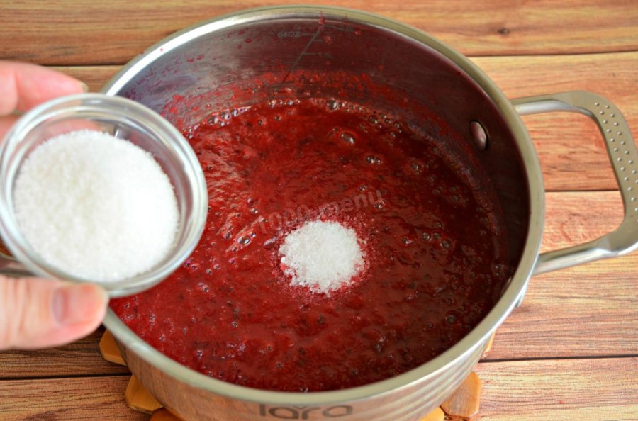 Чёрная смородина с сахаром на зиму