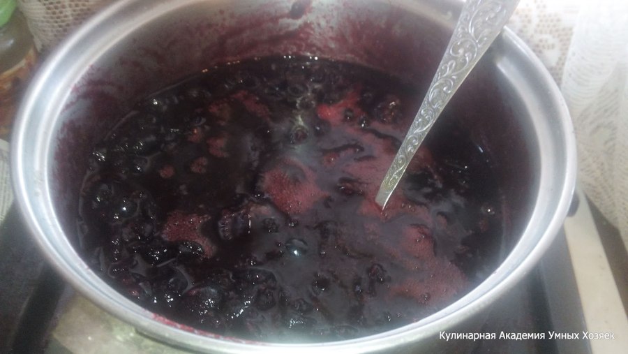 Вишневое крыжовниковое варенье