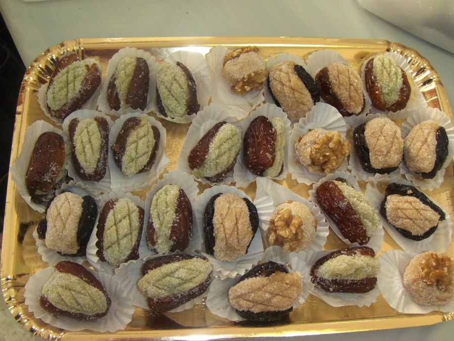 Финики фаршированные сыром дор Блю