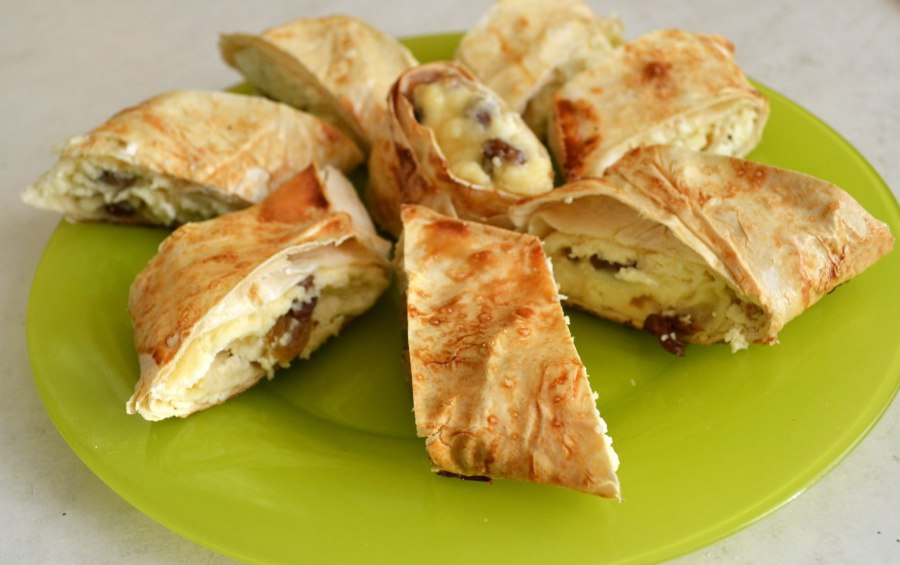 Лаваш с творогом в духовке