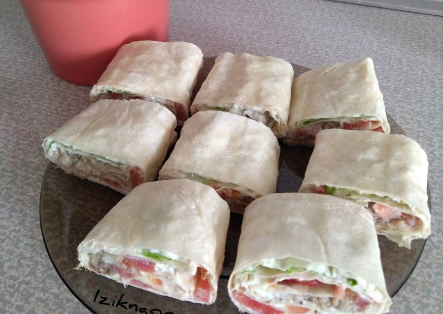 Рулет из лаваша с творогом