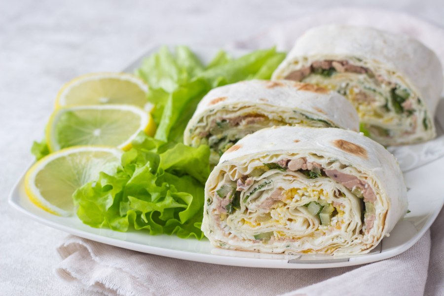 Рулет из лаваша с тунцом консервированным