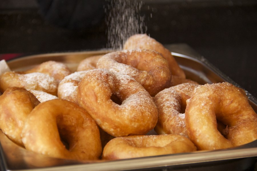 Пончики с сахарной пудрой