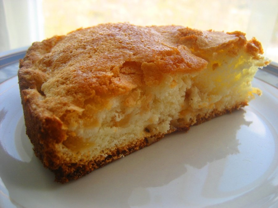 Диетические шарлотка из яблок с овсяной мукой