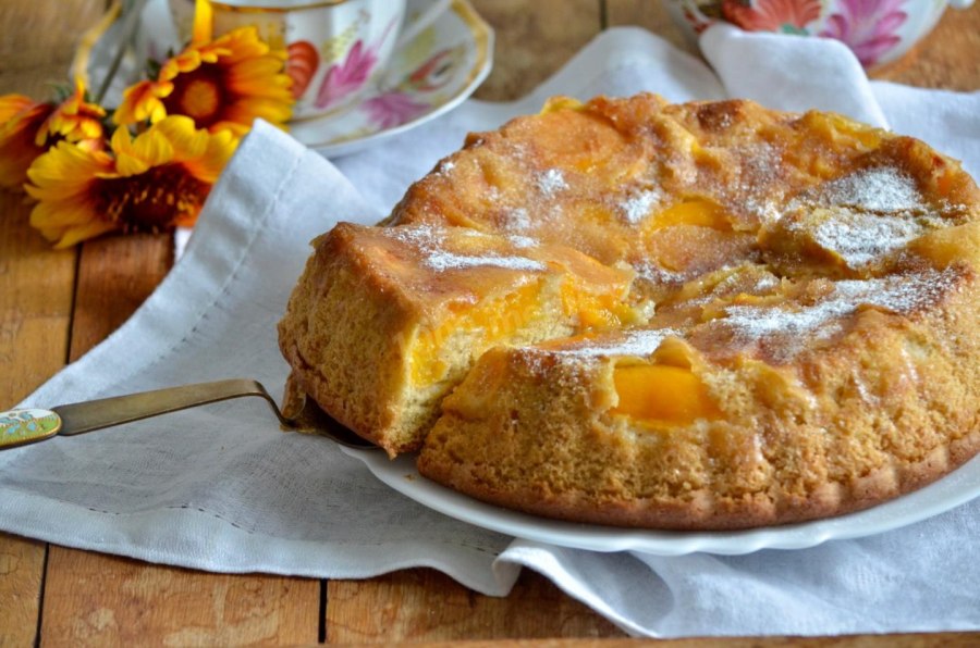 Шарлотка с белками