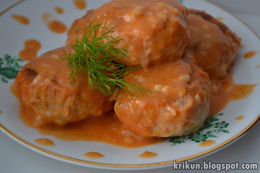 Фрикадельки с рисом с подливкой