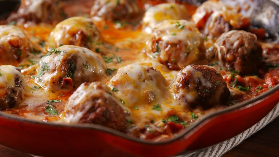 Фрикадельки с подливкой в духовке