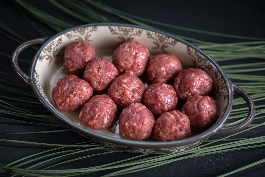 Куриные тефтели и брокколи