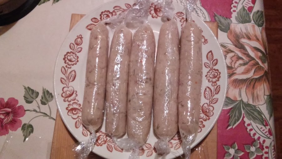Сосиски домашние в пищевой пленке