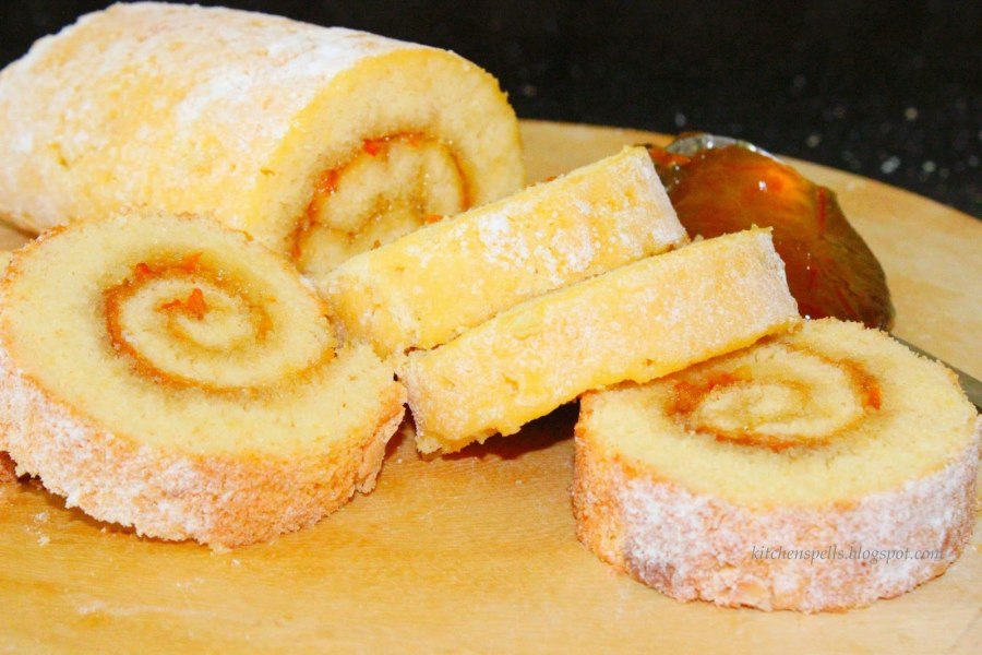 Рулет фруктовый бисквитный