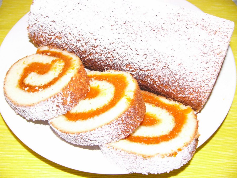 Рулет бисквитный абрикосовый