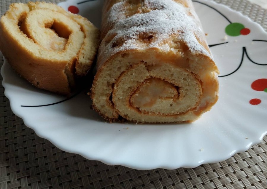 Бисквитное пирожное «рулет трюфельный».