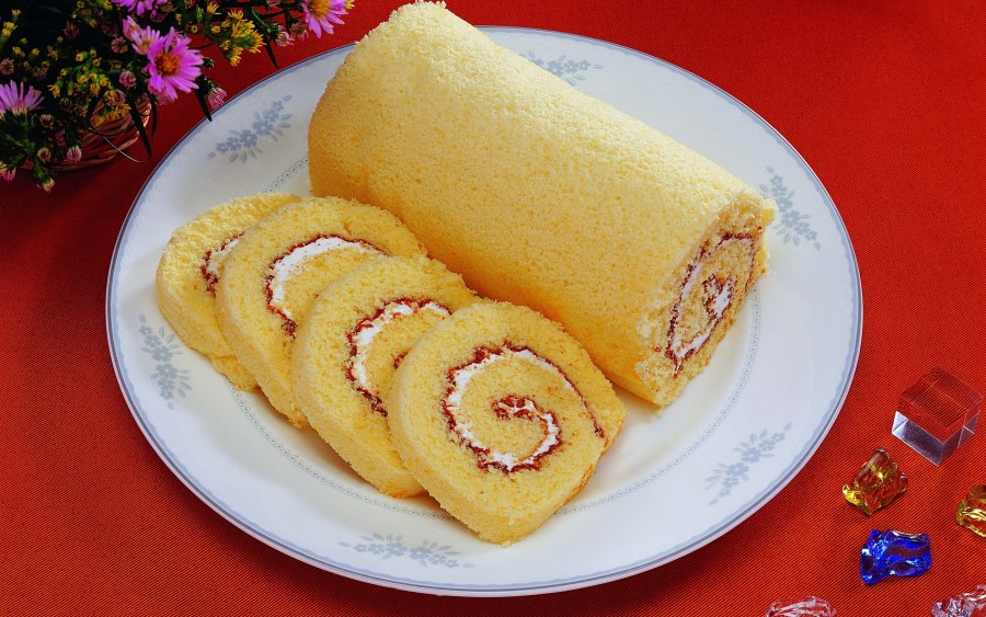 Шарлотка рулетом