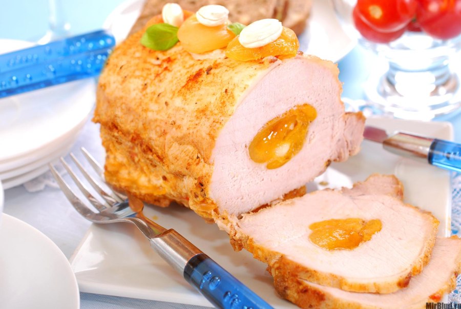 Куриный рулет с курагой