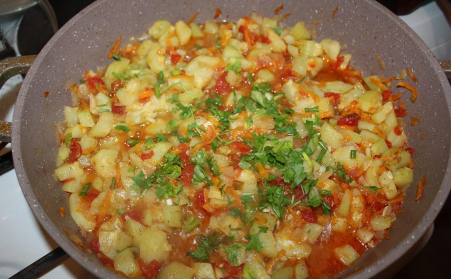 Тушеный картофель с кабачками