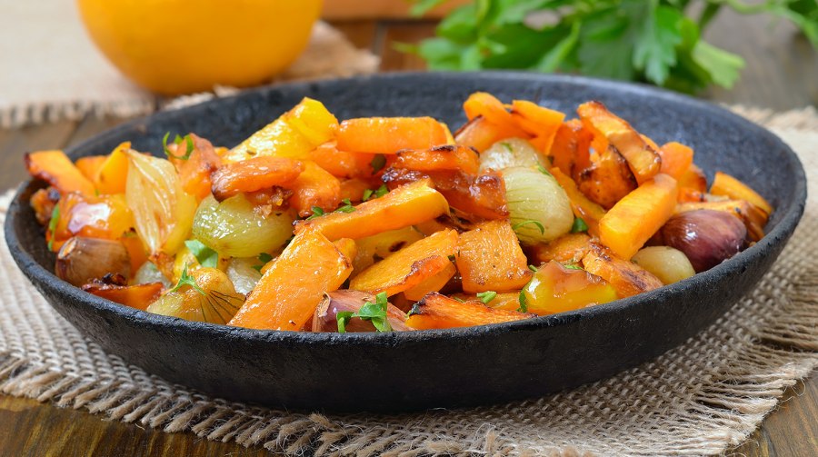 Теплый салат с кабачками