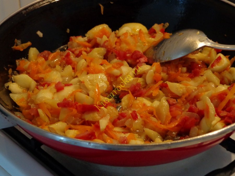 Блюдо из томатов моркови лука