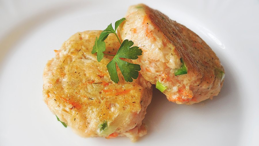 Рыбные котлеты с овощами