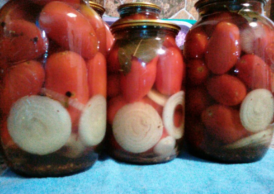 Помидоры с луком и лимонной кислотой на зиму...