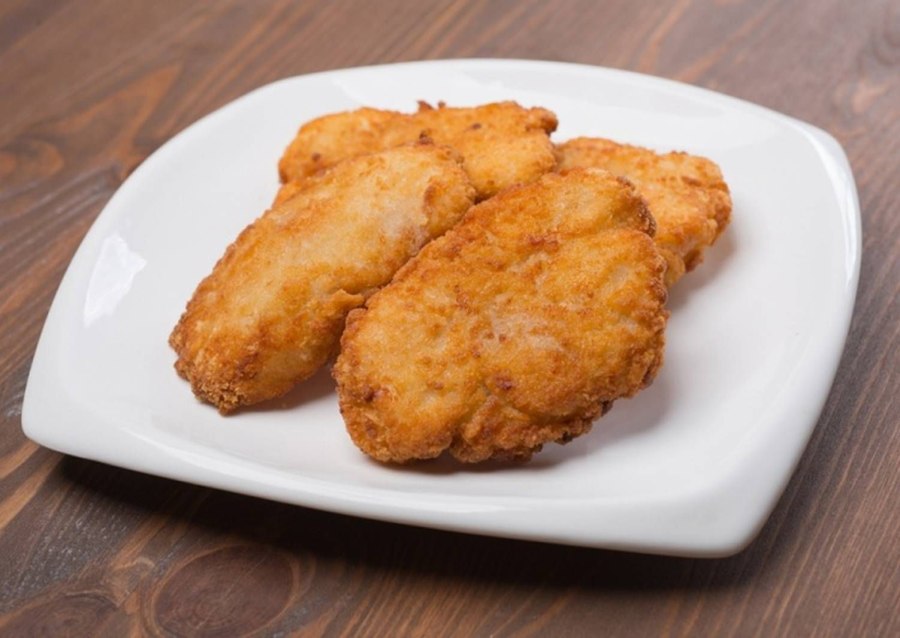 Наггетсы из вареной курицы на сковороде