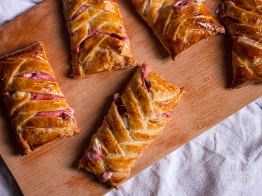 Булочки с беконом и сыром