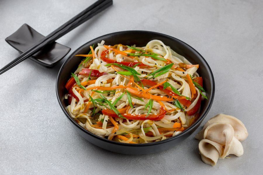 Гречневая лапша с морепродуктами