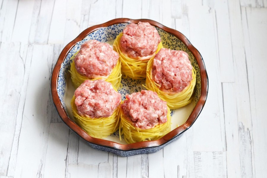 Гнезда с фрикадельками