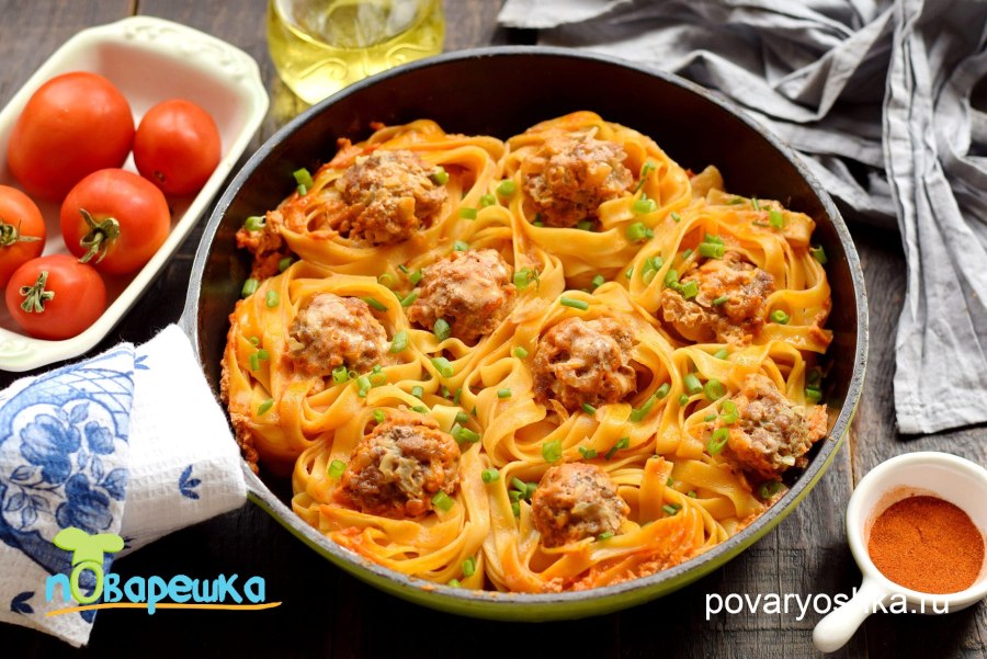 Макаронные гнезда с креветками и