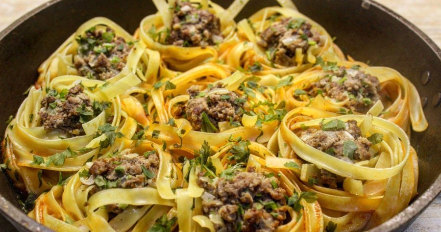 Фаршированные макаронные гнезда фаршем