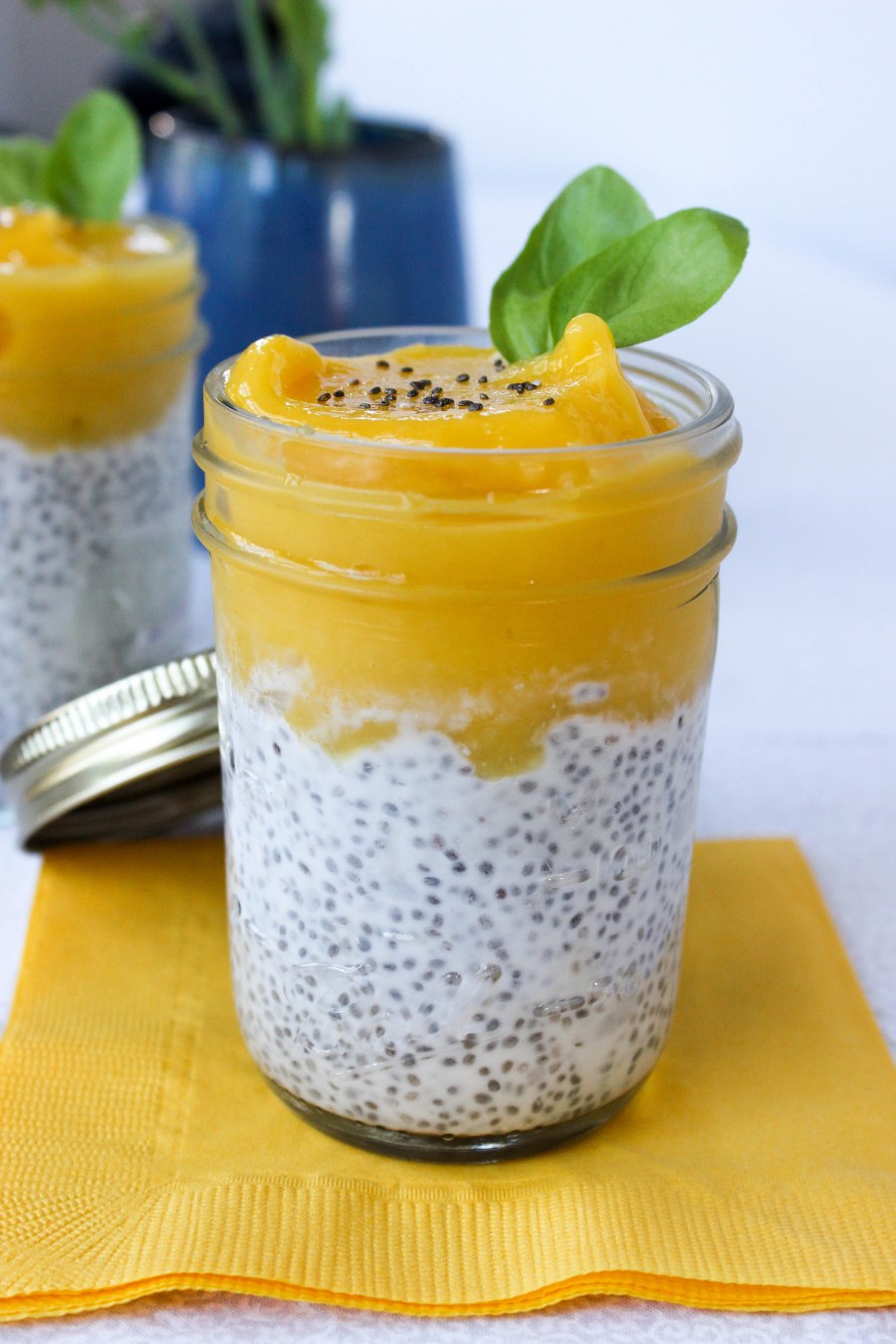 Десерт с семенами чиа и манго