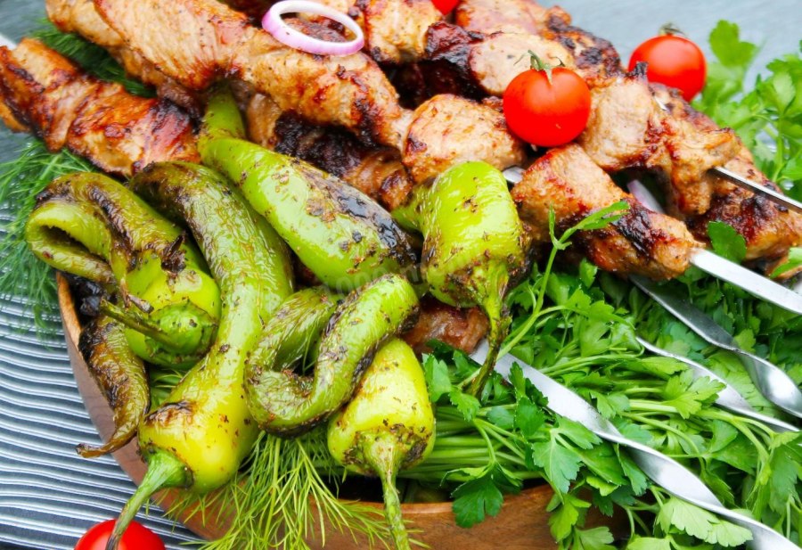 Мини перчики на мангале