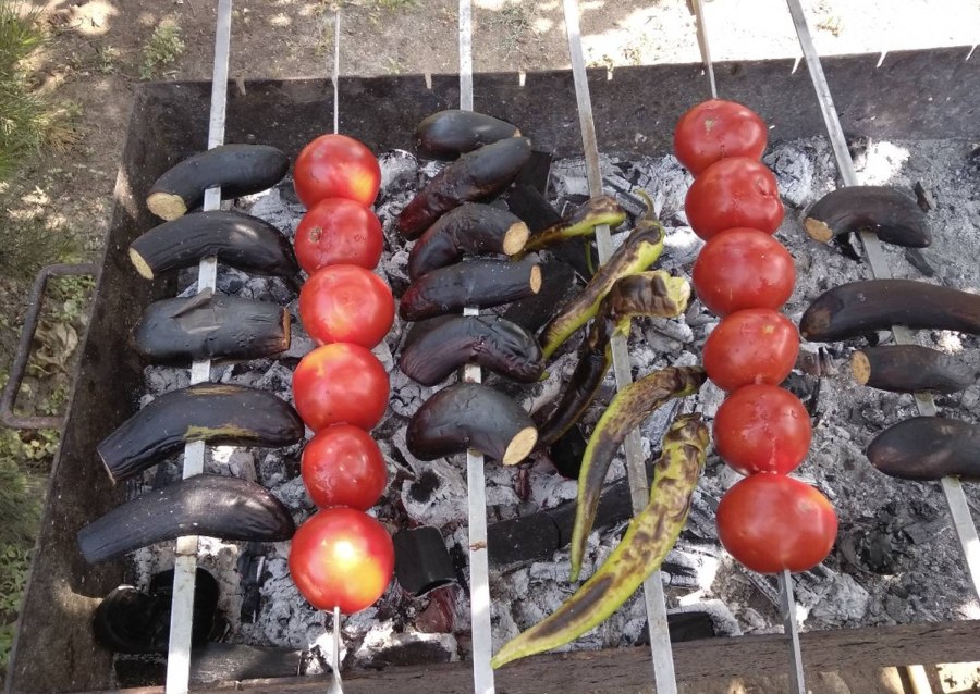 Овощи на мангале на решетке