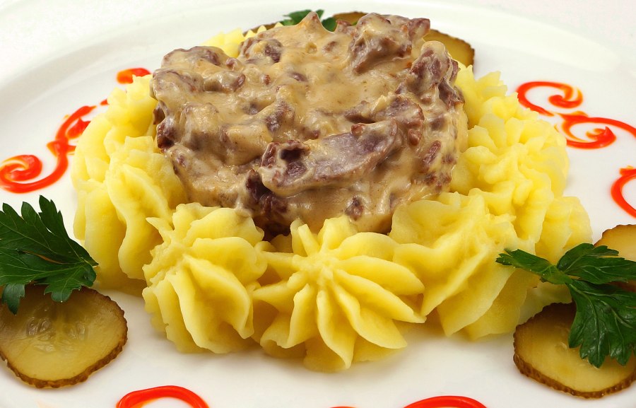 Картофельное пюре с грибами и луком