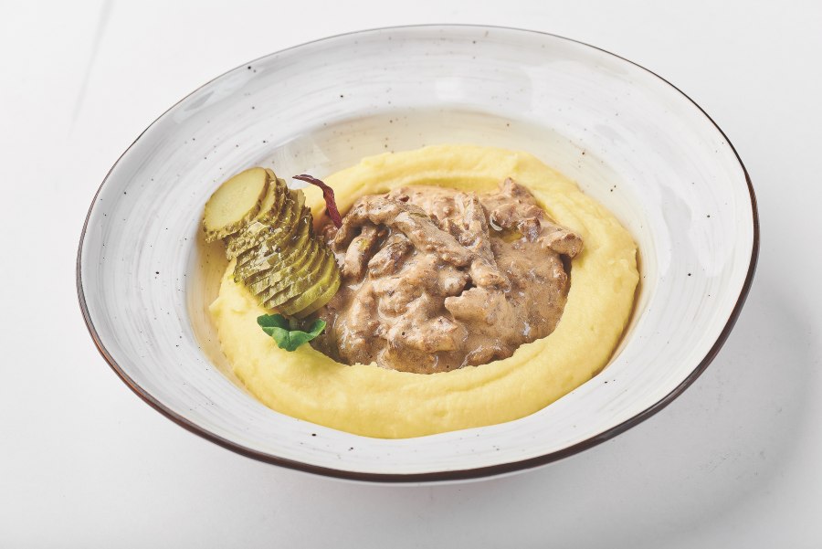 Бефстроганов с картофельным пюре
