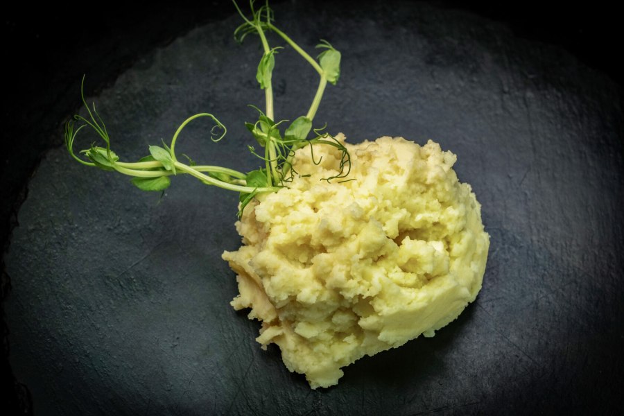 Бефстроганов с грибами и картофельным пюре