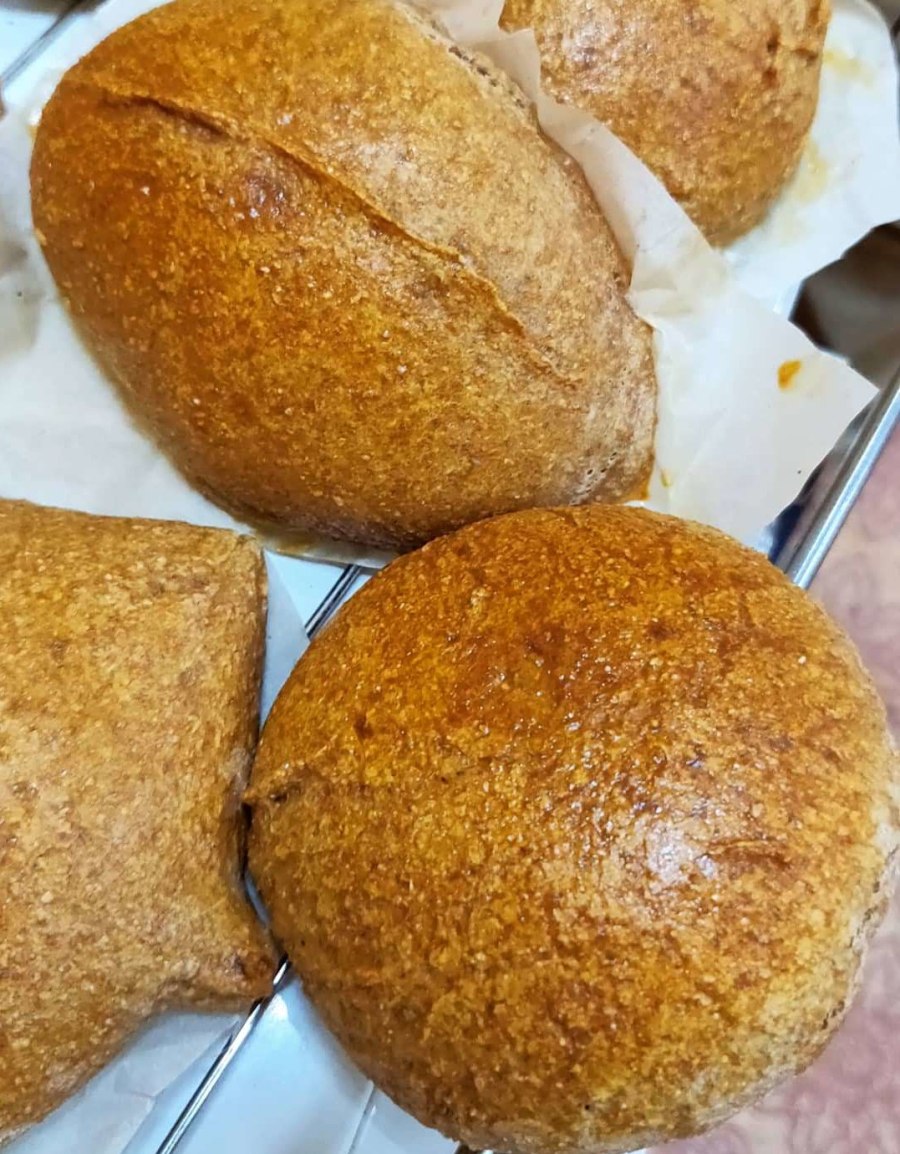 Хлеб на закваске в духовке с сухофруктами