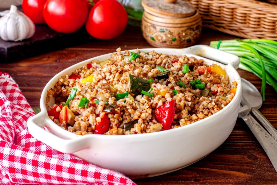 Гречка с тефтелями и подливкой