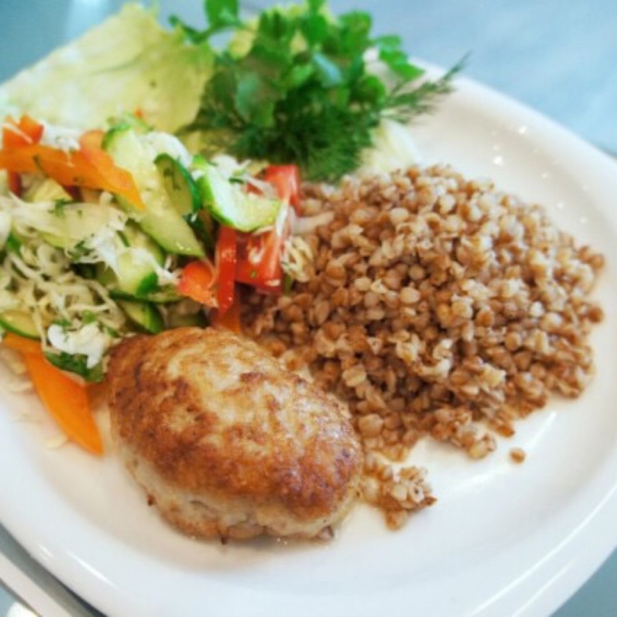 Булгур с куриными голенями в духовке