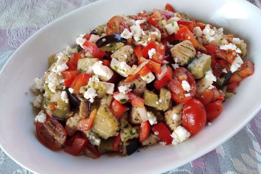 Салат с индейкой и болгарским перцем