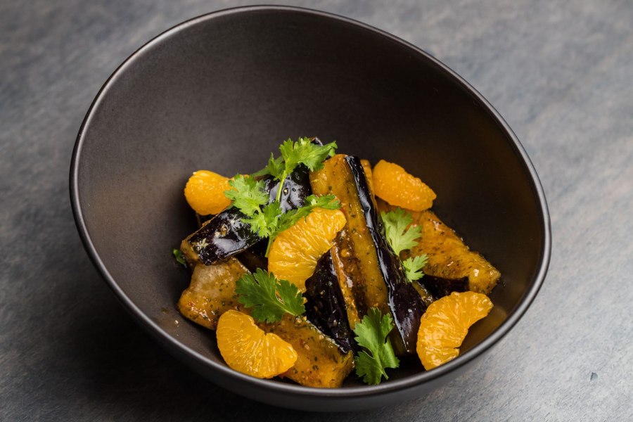 Салат с баклажанами и помидорами и сыром Фета