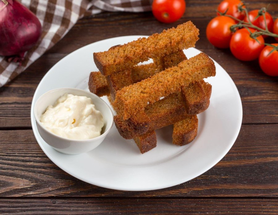 Гренки с чесночным соусом