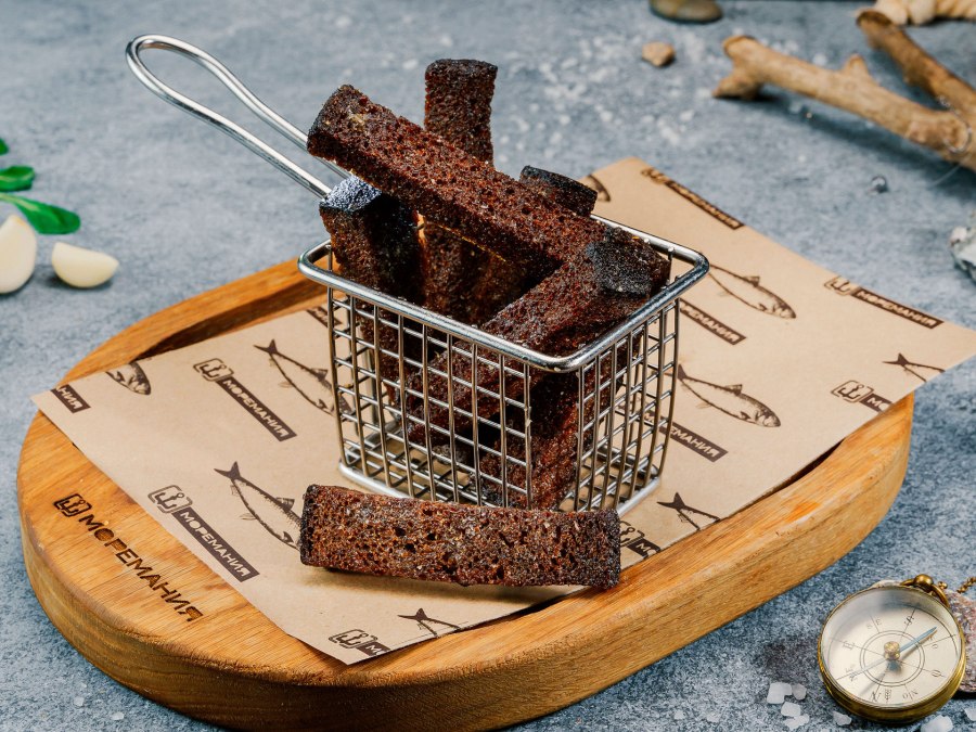 Гренки с чесноком из черного хлеба в духовке