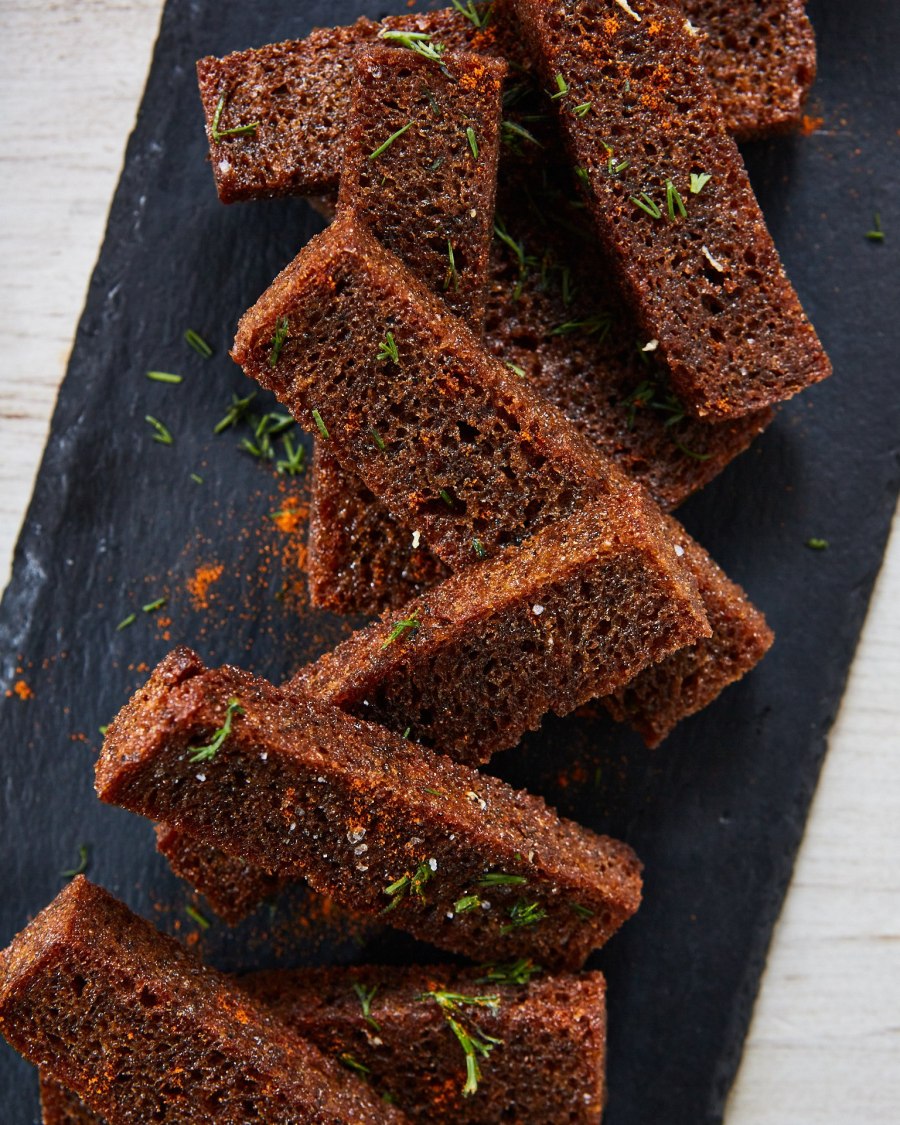 Гренки бородинские с чесноком