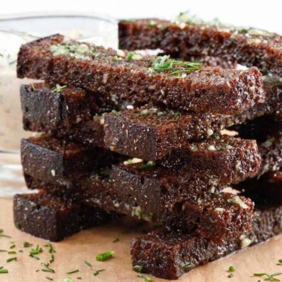 Гренки из Бородинского хлеба с чесноком