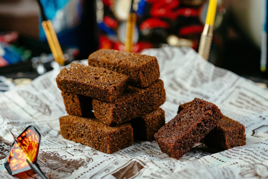 Пиво с гренками