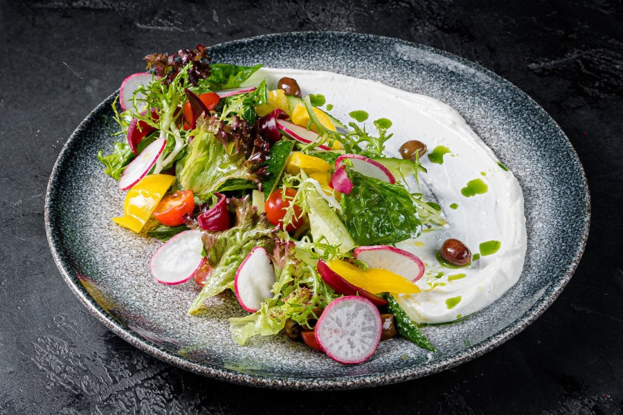 Карпаччо моцарелла руккола