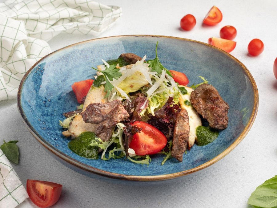 Теплый салат с куриной печенью от Юлии Высоцкой