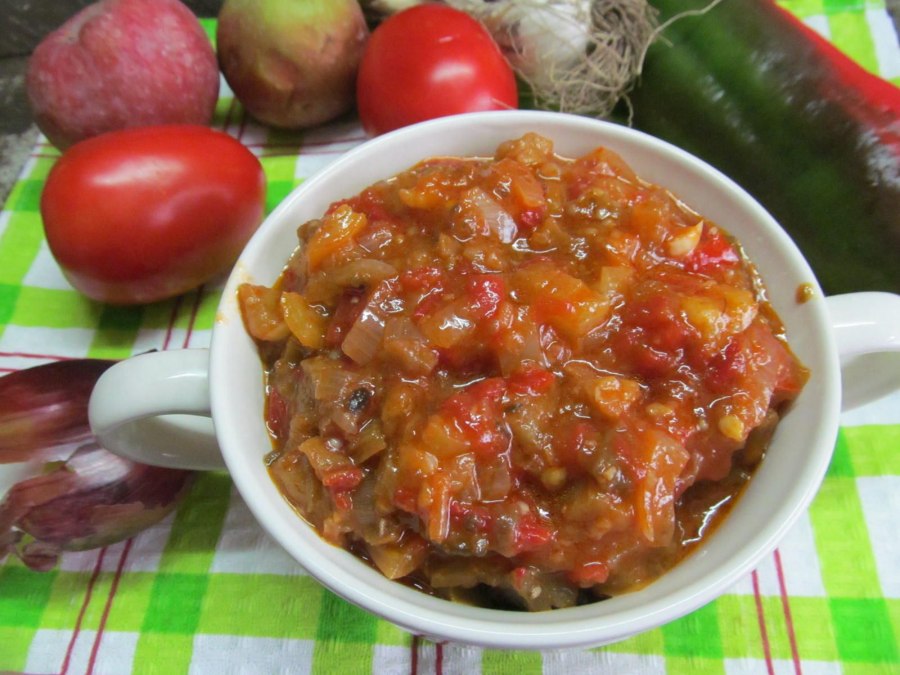 Баклажанная икра пальчики оближешь